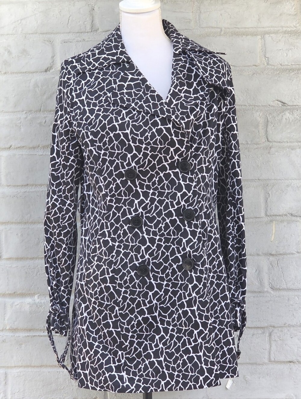 Vertigo Paris Black & White Printed Trench Coat Size: M